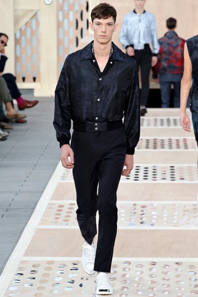 Look 32
